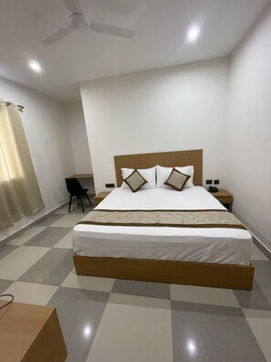 Superior Room | Free WiFi - Hotel Srijan Vrindavan (Vrindavan)