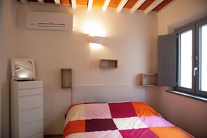 1 camera, una cassaforte in camera, ferro/asse da stiro