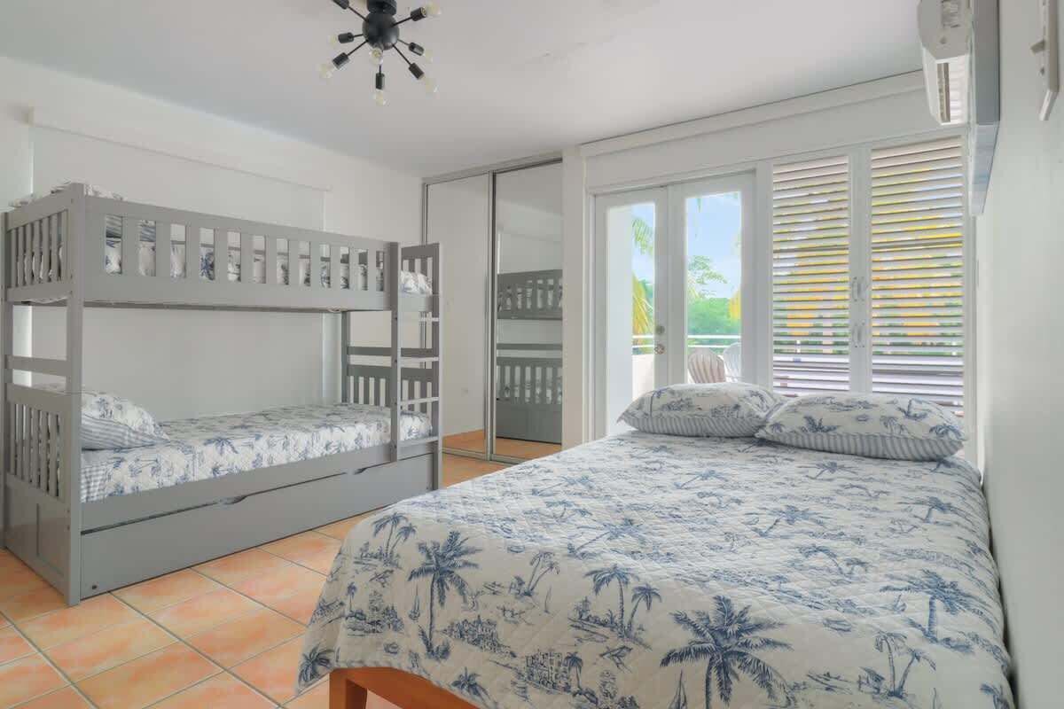 4 bedrooms, desk, iron/ironing board, free WiFi