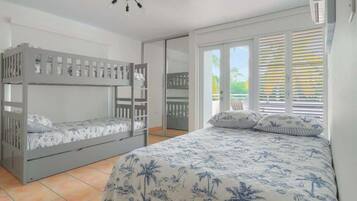 4 bedrooms, desk, iron/ironing board, free WiFi