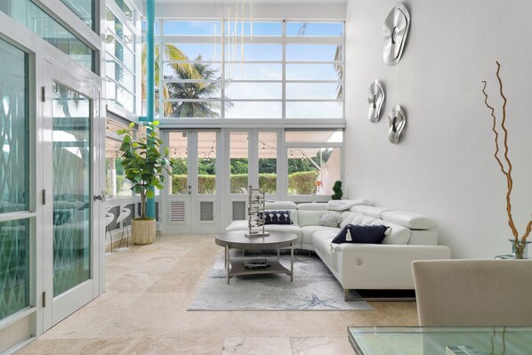 Smart TV, table tennis - Dorado Bliss: 4BR Villa Sleeps 11 • Pool • Near Beach • Golf Area (Dorado)