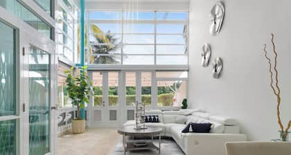 Dorado Bliss: 4BR Villa Sleeps 11 • Pool • Near Beach • Golf Area