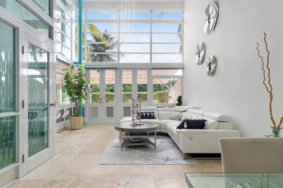 Dorado Bliss: 4BR Villa Sleeps 11 • Pool • Near Beach • Golf Area