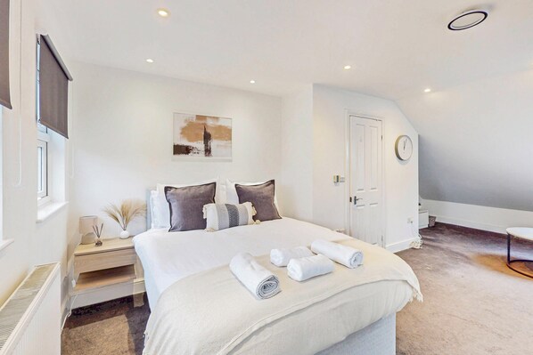 3 bedrooms, iron/ironing board, WiFi, bed sheets