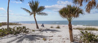 Stunning 2BR/2BA With Panoramic Gulf Front Views, Fully Remodeled!