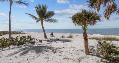 Stunning 2BR/2BA With Panoramic Gulf Front Views, Fully Remodeled!