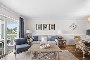 Smart TV - Ocean's Edge - Beachfront Luxury Condo (Captiva)