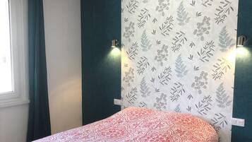 3 Schlafzimmer, Schreibtisch, Bügeleisen/Bügelbrett, Reisekinderbett