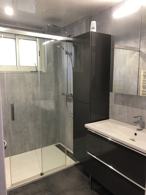 Hair dryer, toilet paper - Gîte 'Au coeur de Maîche', 2 to 6 people (Maîche)