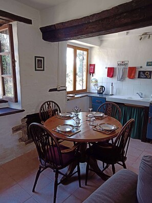 Dining - BUTTERFLY COTTAGE : rustic & charming cottage in Normandy (Tessy-Bocage)