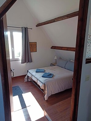 2 bedrooms, WiFi, bed sheets - BUTTERFLY COTTAGE : rustic & charming cottage in Normandy (Tessy-Bocage)