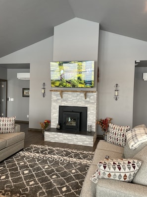 Smart TV, fireplace