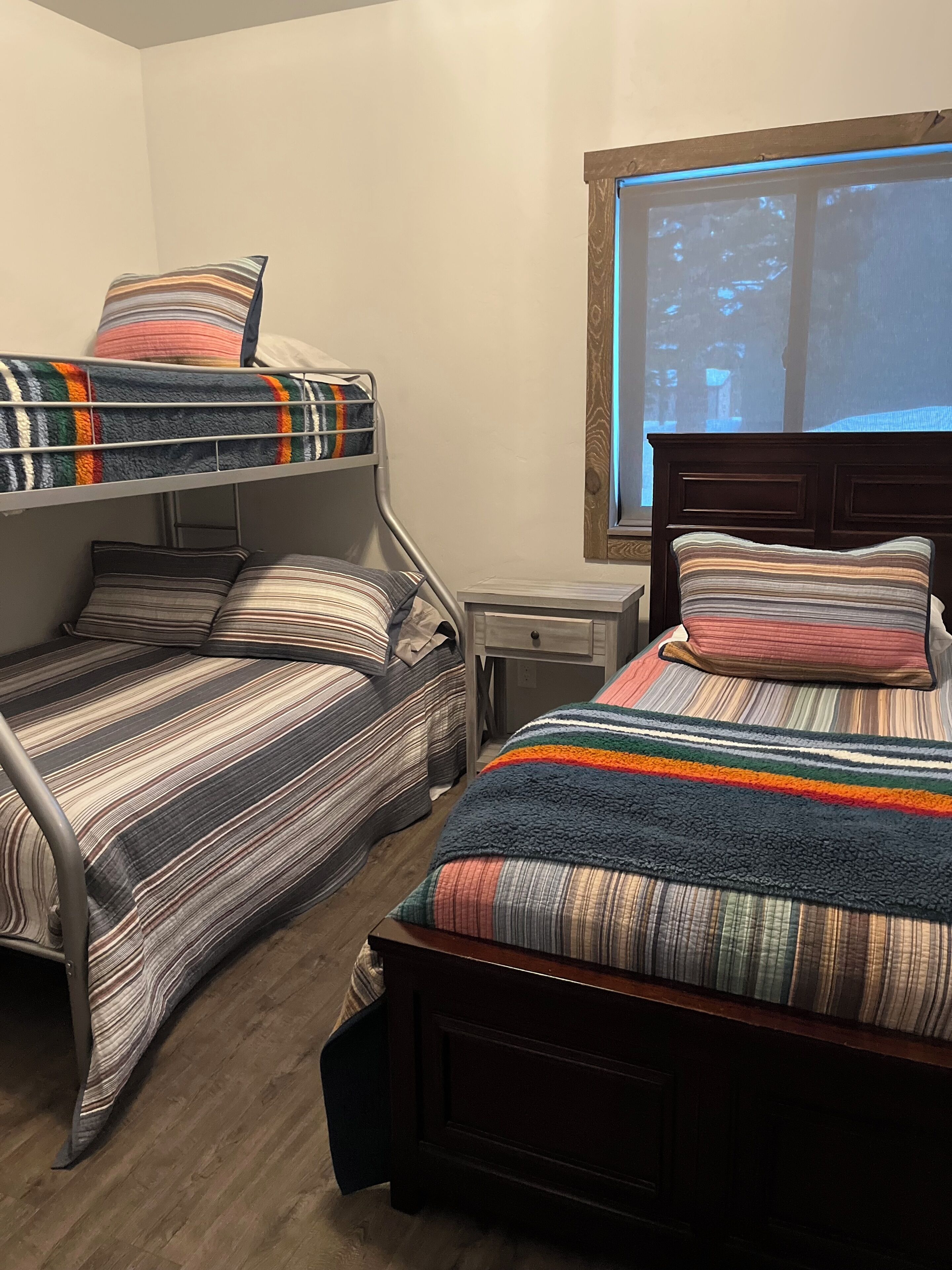 3 bedrooms, iron/ironing board, WiFi, bed sheets