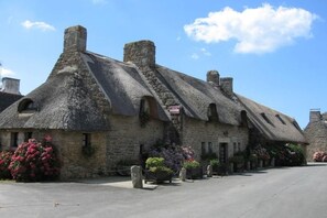 Exterior - Cottage in the heart of the village of Kerascoët. (NEVEZ)