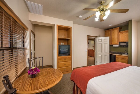 1 bedroom, desk, iron/ironing board, WiFi