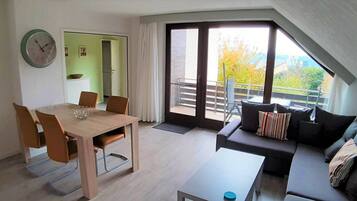 TV, DVD player, books, stereo