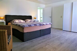 2 bedrooms, iron/ironing board, free WiFi, bed sheets