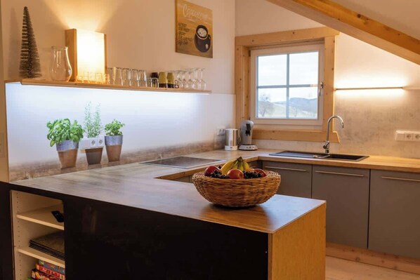 Fridge, microwave, oven, stovetop