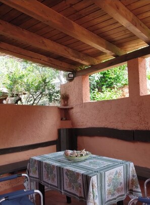 Outdoor dining - Villetta Kala e Moru "Sa Oghe e su Mare" (Quartu Sant'Elena)
