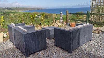 3-bedroom chalet with exquisite sea views in charming Ardmore with WiFi