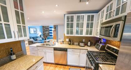 NEW! Stylish Notre Dame Condo | Sleeps 6