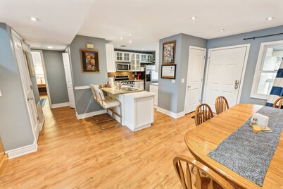 NEW! Stylish Notre Dame Condo | Sleeps 6