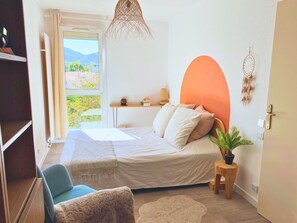 2 slaapkamers, een strijkplank/strijkijzer, wifi, beddengoed