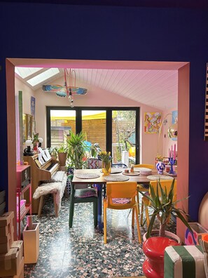 Interior - Klein House Clapton Sleeps 2-piano-patio-mirrorbed (London)