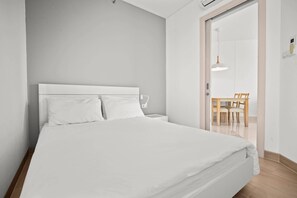 2 habitaciones, tabla de planchar con plancha, wifi y ropa de cama 