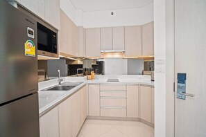 Fridge, microwave, stovetop, toaster