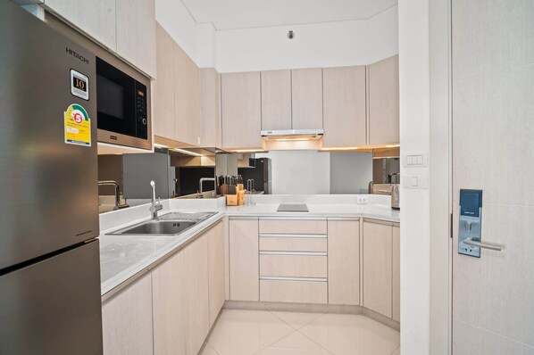 Fridge, microwave, toaster, cookware/dishes/utensils