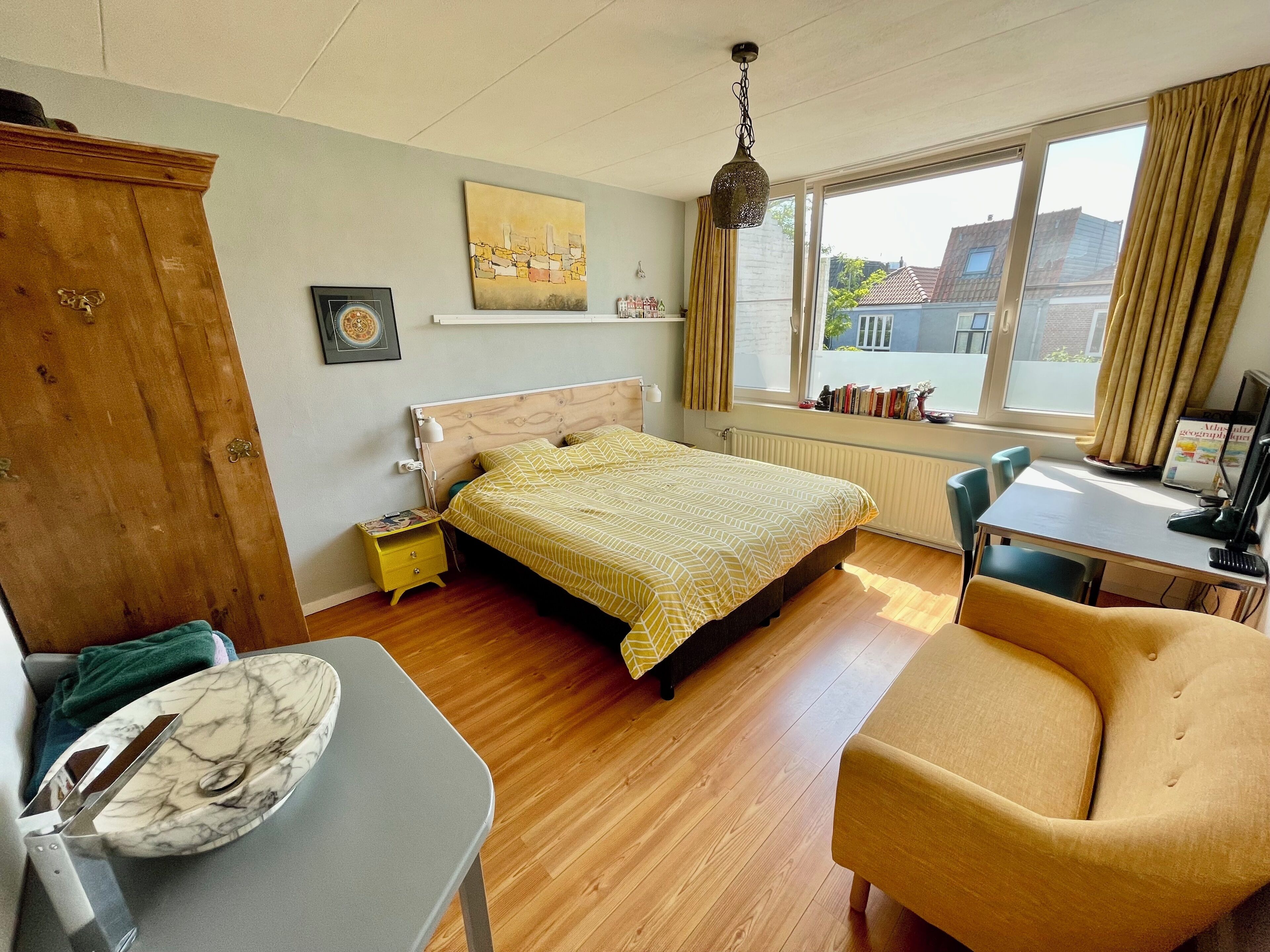 1 slaapkamer, een strijkplank/strijkijzer, wifi, beddengoed