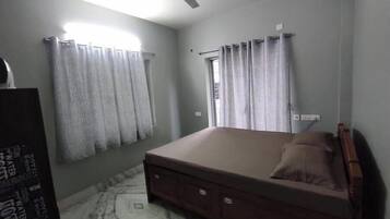 3 chambres, fer et planche à repasser, Wi-Fi, draps fournis