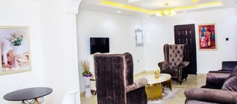 Hollysee Hotel and Suites 