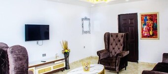 Hollysee Hotel and Suites 