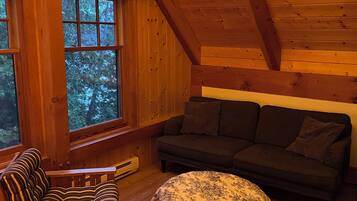 Smart-TV, Kamin, DVD-Player, Videothek