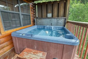 Outdoor spa tub - Amazing Views near Dollywood (Sevierville)