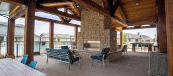 Landing | Stunning 3BD, Gym, Pool