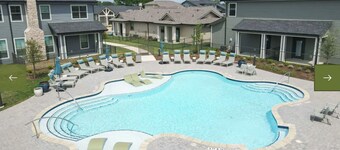 Landing at Home at Waller - 3 Bedrooms in Waller