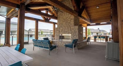 Landing | Stylish 3BD, Pool, Gym