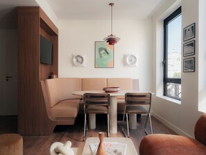 Apartment, 1 Schlafzimmer | Wohnbereich | Flachbildfernseher, Netflix, Streaming-Dienste, Arbeitsbereiche