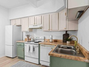 House, 2 Bedrooms, Lake View, Lakeside | Private kitchen - Super Boho - At Lake Toho's Water (Kissimmee)