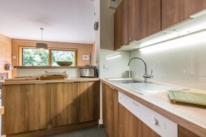 Kühlschrank, Mikrowelle, Ofen, Geschirrspüler