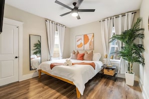 4 habitaciones, tabla de planchar con plancha, cuna de viaje y wifi