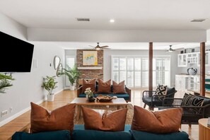 TV - Splash Haven|Heated Pool|Huge Living Area|Games (Long Beach)