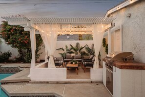 Terrace/patio - Splash Haven|Heated Pool|Huge Living Area|Games (Long Beach)