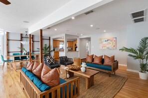 TV - Splash Haven|Heated Pool|Huge Living Area|Games (Long Beach)