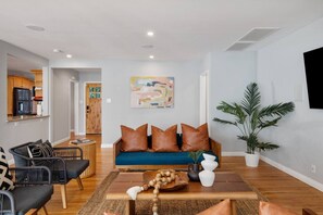 TV - Splash Haven|Heated Pool|Huge Living Area|Games (Long Beach)