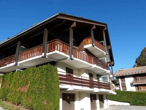 Exterior - 100m from resort center, 1st floor, view resort, balcony, fireplace or stove, tv, 49m², La Clusaz (La Clusaz)