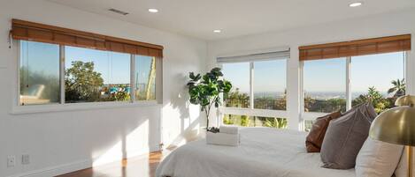 4 slaapkamers, een strijkplank/strijkijzer, reisbedje, wifi